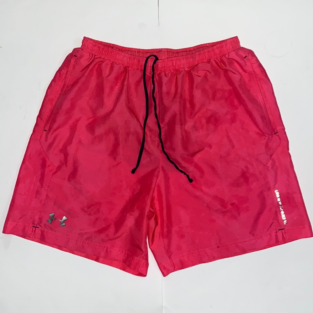 Under Armour HeatGear Men’s M lightweight Performance Running shorts hot pink